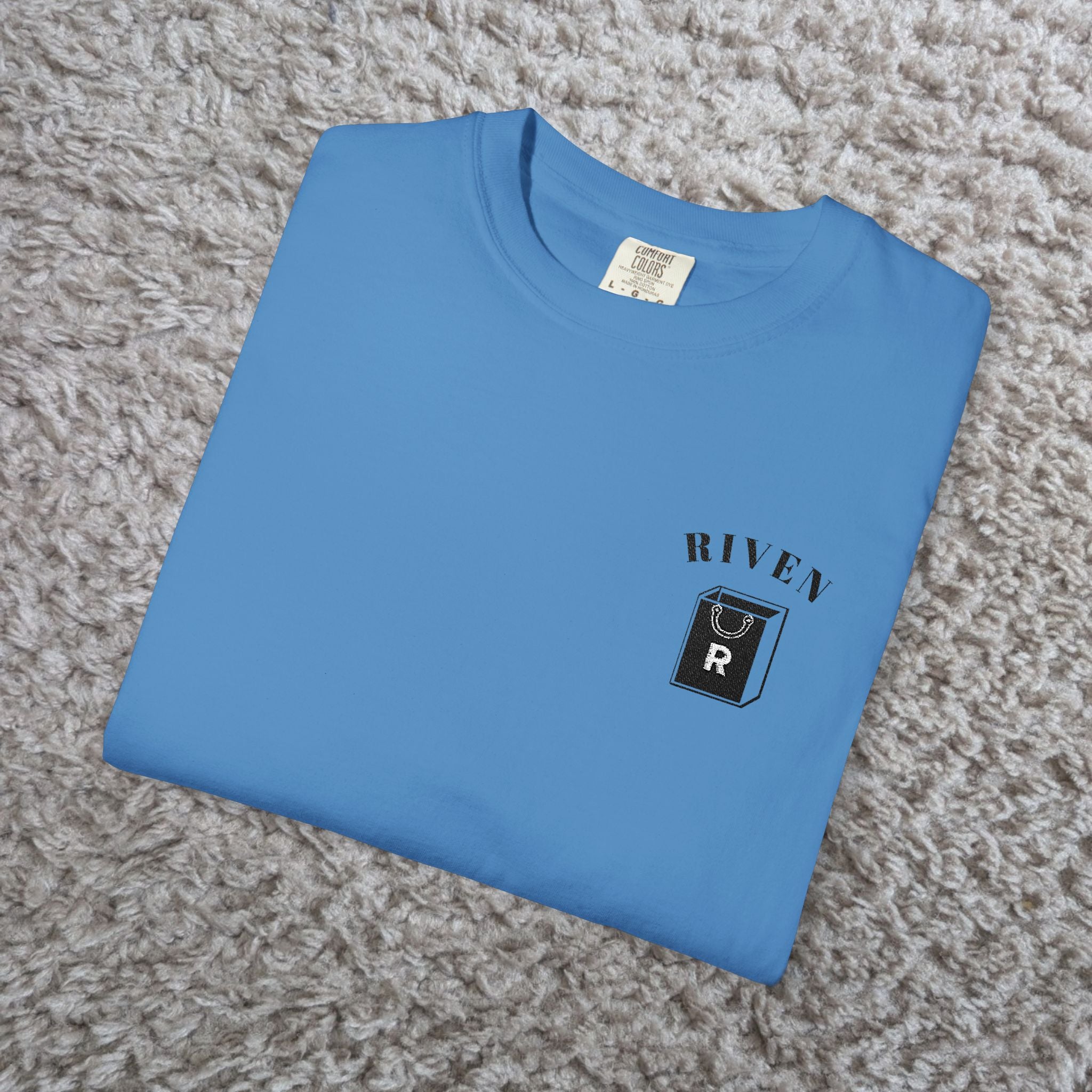 River Bear Graphic T-Shirt — Minimal Outdoor Crew Tee
